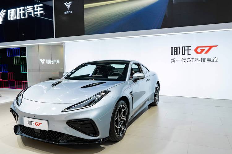 东莞企石镇迅润翰企业管理咨询哪吒汽车在智能汽车领域的表现，领途汽车在新能源汽车市场中的影响力